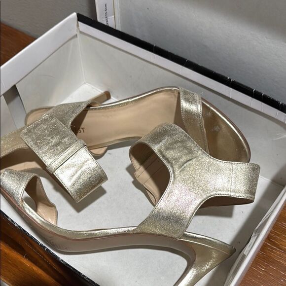 Nine West Gold High Heels with Open Toe and Stiletto Design - Picture 7 of 8